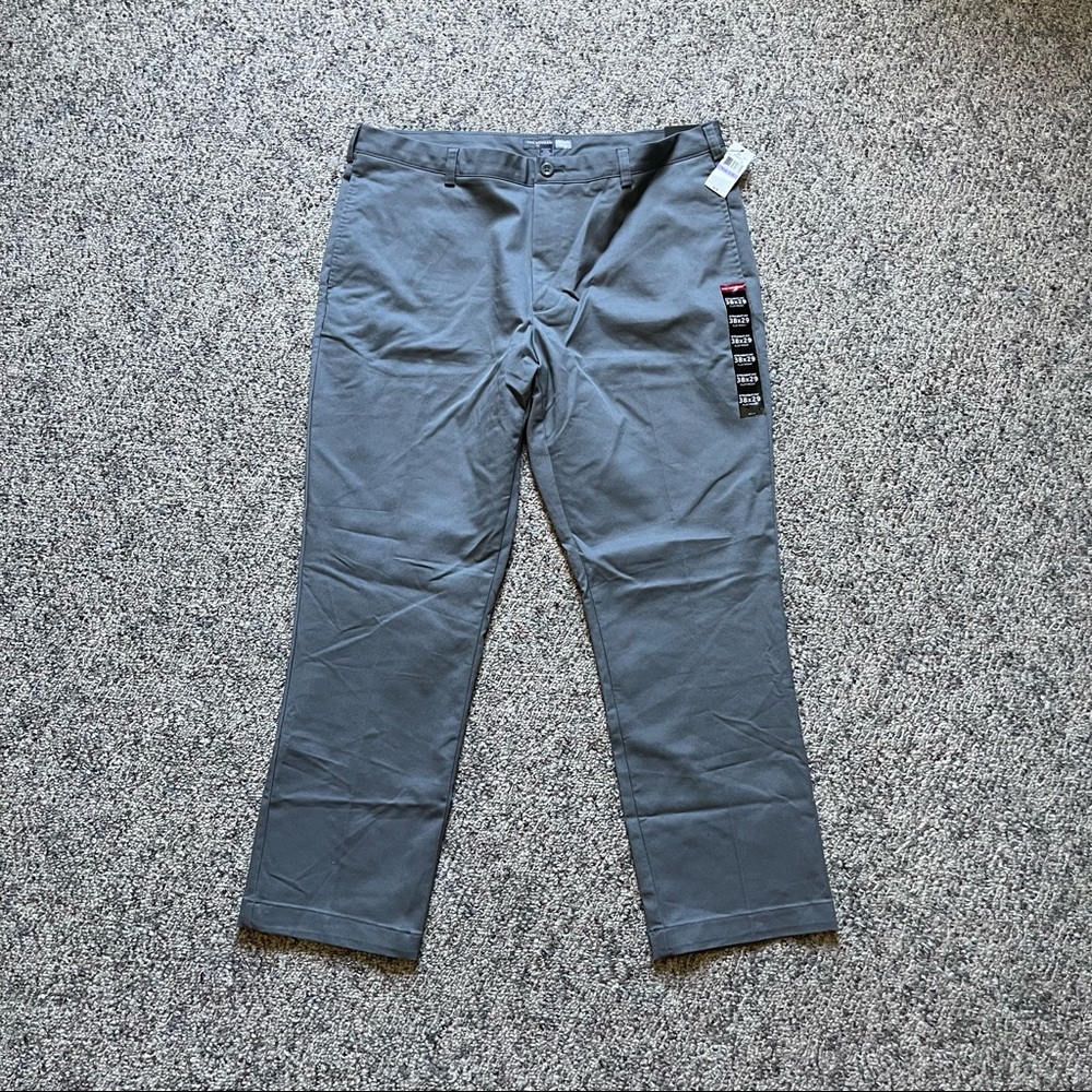*New* Men’s Van Heusen Pants
